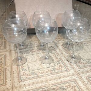 Lot of 6 multi design large wine glasses